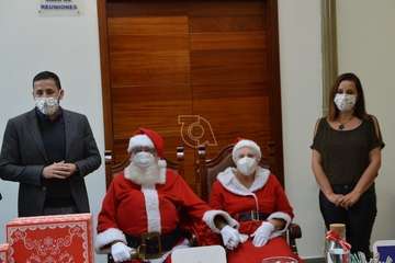 Presentación del proyecto 'Telde en Navidad' con presencia de Papá Noel y su esposa/TA.